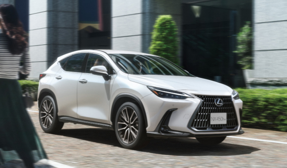Lexus NX 2022 ra mắt thị trường quê nhà với giá từ 910 triệu đồng, khách mua xe phải chờ nửa năm
