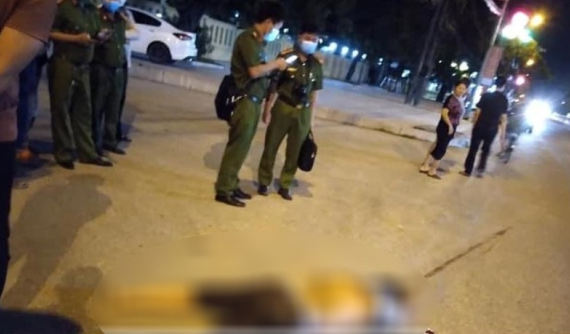 Video quay khoảnh khắc người đàn ông đi bộ sang đường, bị ô tô tông tử vong tại Thanh Hóa