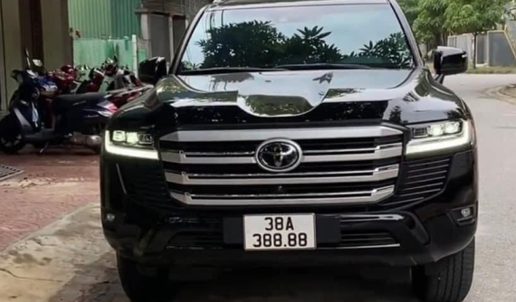 Bấm được biển tứ quý cho Toyota Land Cruiser 2022, các dân chơi tò mò chủ xe "rửa tay" bằng gì mà thơm thế