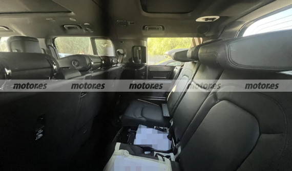 Land Rover Defender 130 lần đầu tiên lộ nội thất 8 chỗ rộng rãi