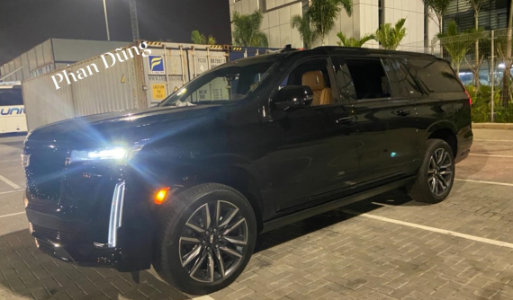 Koenigsegg Regera chưa về nhưng vợ đòi đi "phượt", Hoàng Kim Khánh lập tức tậu Cadillac Escalade đời mới