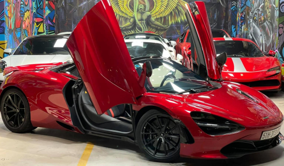 Nam ca sĩ TiTi gây chú ý với màn "cò" siêu xe McLaren 720S Spider hơn 20 tỷ đồng