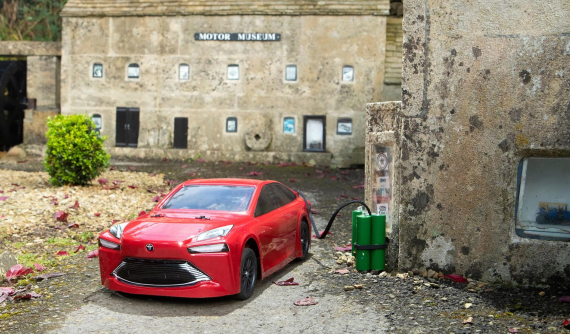 Đây là chiếc Toyota Mirai chạy bằng hydro bé nhỏ nhất thế giới