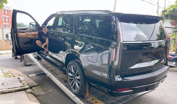 Video: Chính thức nhận Cadillac Escalade chục tỷ đồng, Hoàng Kim Khánh tiết lộ sẽ sớm mang xe đi "phượt"