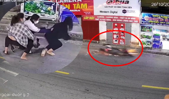 Video: 3 nữ sinh chạy xe máy không mũ bảo hiểm, ôm cua tốc độ cao, bay lên vỉa hè và trượt dài trên đường