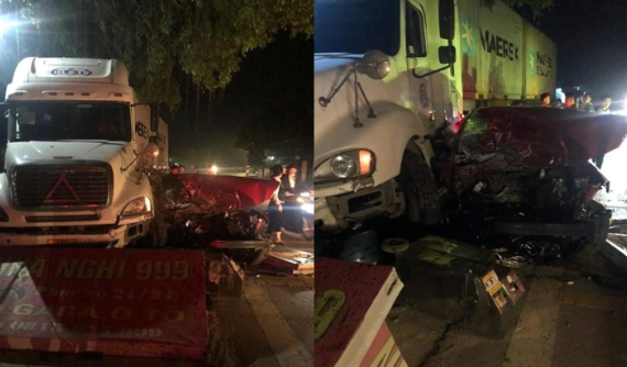 Phú Thọ: Xe container tông bẹp dúm ô tô, nhiều người hoảng sợ bỏ chạy