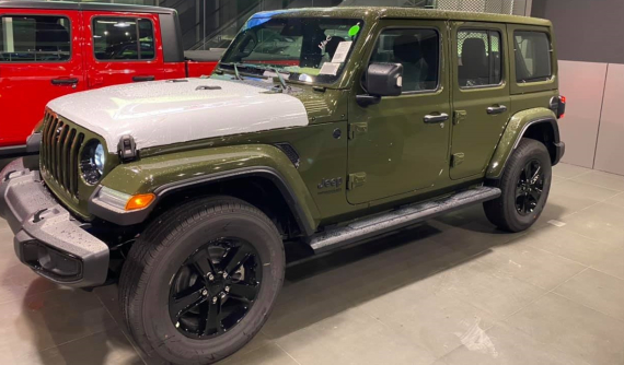 Gia đình Ốc Thanh Vân tậu Jeep Wrangler Sahara phiên bản "hot", giá hơn 3,6 tỷ đồng