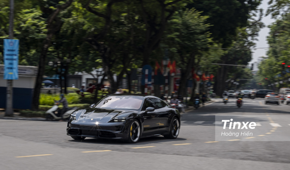 Đánh giá nhanh Porsche Taycan Turbo - Xe điện thuần khiết mang đậm chất thể thao