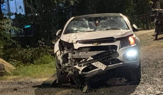 Quảng Nam: Ô tô con Chevrolet Cruze tông liên hoàn 3 xe máy khiến 3 người thương vong