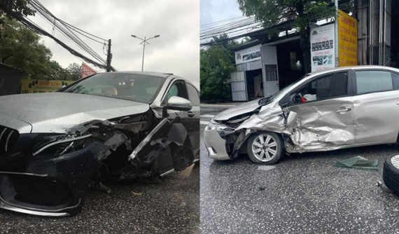 Hà Nội: Va chạm với Toyota Vios, xe Mercedes-Benz rụng bánh, vỡ nát 1 bên đầu xe