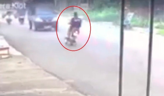 Video: Chạy lấn làn đường và tông trực diện ô tô tải, người đi xe máy tử vong tại Đồng Nai