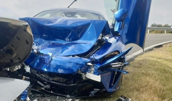 Chạy lấn làn đường tại khúc cua, siêu xe McLaren Artura tông trực diện BMW 3-Series trong tai nạn đắt giá