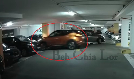 Video: Phóng vọt lên để tranh chỗ đỗ xe, tài xế lái chiếc Nissan Kicks nhận luôn quả báo
