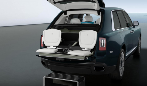 Mới tậu Lamborghini và xe điện của Porsche, cặp vợ chồng kinh doanh mỹ phẩm đặt mua Rolls-Royce Cullinan đắt tiền