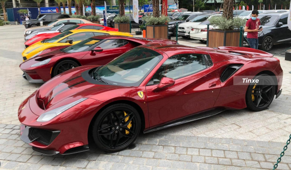 Ford GT cùng dàn siêu xe của một doanh nhân kín tiếng ở Sài thành lần đầu xuất hiện công khai