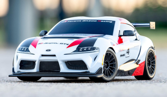 Chiếc Toyota GR Supra GT4 điều khiển từ xa này trông giống hệt như thật, tốc độ tối đa hẳn 50 km/h