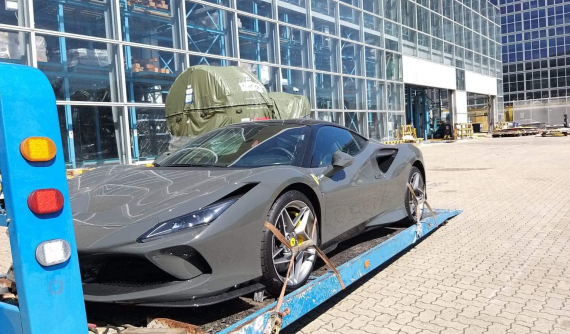 Ferrari F8 Tributo sắp về Việt Nam với bộ áo hàng độc