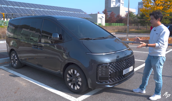 Lắng nghe chuyên gia Hàn Quốc đánh giá Hyundai Staria 2022 - Mẫu xe van chở người "tối thượng"