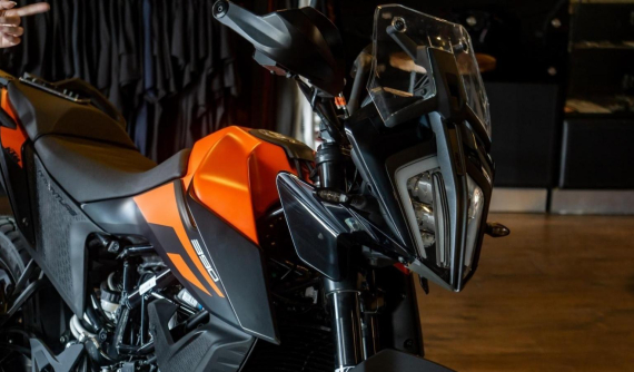 Mục sở thị KTM 390 Adventure vừa chính thức có mặt tại Việt Nam, giá bán "tận" 200 triệu có lẻ