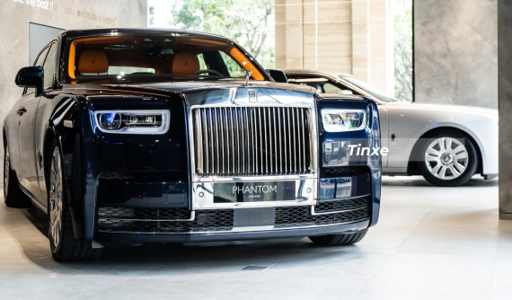 Rolls-Royce Phantom VIII với màu sơn cùng nội thất đang là trào lưu lại Việt Nam