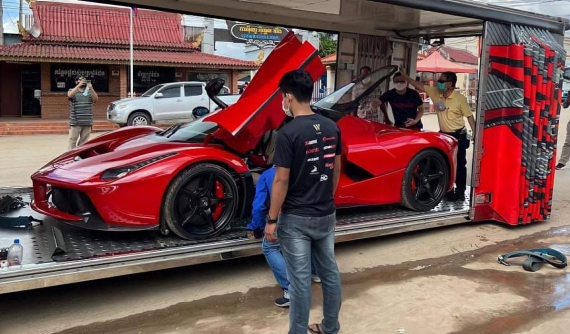 Ferrari LaFerrari mới xuất hiện ở Campuchia đúng thật là do 1 người Việt cầm lái
