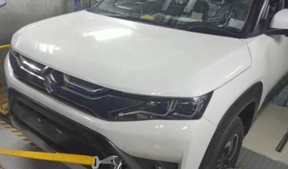 SUV giá rẻ Suzuki Vitara Brezza 2022 rò rỉ "ảnh nóng", có thêm cửa sổ trời mới