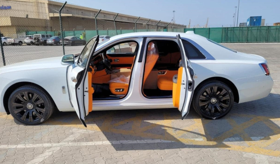 Video: Rolls-Royce Ghost thế hệ mới tiếp tục "nổ đơn" về Việt Nam, màu sơn phối nội thất đẹp ngất ngây