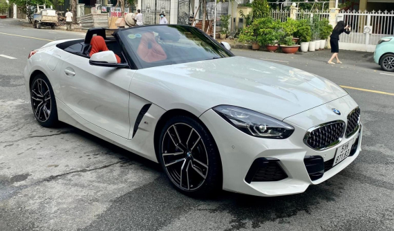Xe thể thao mui trần BMW Z4 từng của Minh "Nhựa" được chào bán lại với giá hơn 3,3 tỷ đồng
