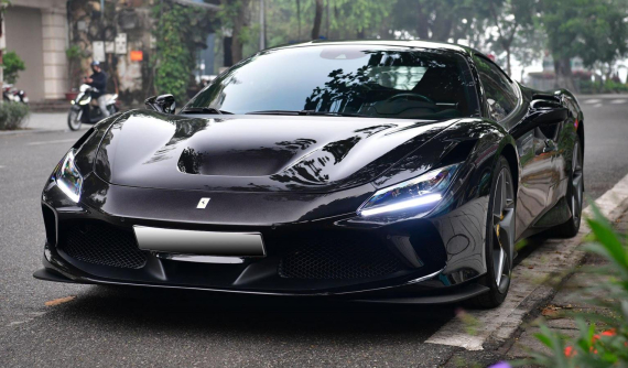 "Ngựa đen" Ferrari F8 Tributo độc nhất Việt Nam dạo phố Sài thành