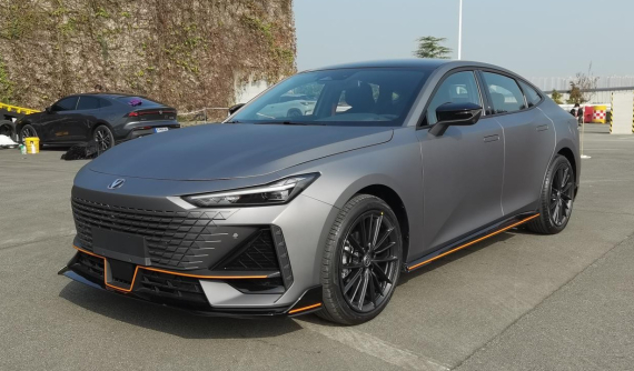 Changan UNI-V - Sedan công nghệ cao, thiết kế đẹp mắt chính thức trình làng