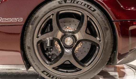 Lần đầu hé lộ bộ mâm carbon của Koenigsegg Regera, Hoàng Kim Khánh ngầm khẳng định xe sở hữu màu lạ