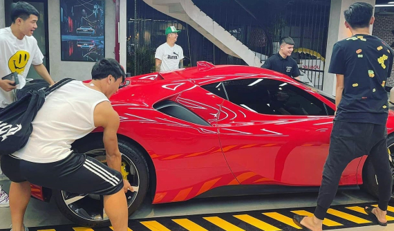 Hà Đức Chinh, Quang Hải thích thú trải nghiệm garage siêu xe đỉnh của đại gia Gò Vấp