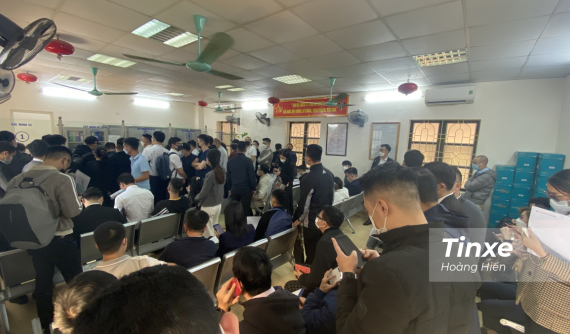 Ngày đầu tiên giảm phí trước bạ - "Ngày hội toàn dân đi đăng ký xe"