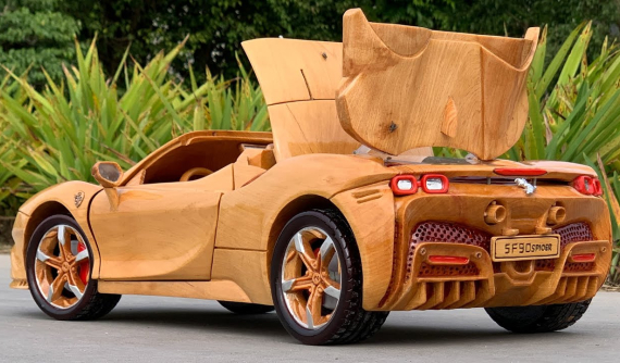 Ngươi thợ mộc Việt mất đến 25 ngày để chế tác chiếc Ferrari SF90 Spider 2022 này