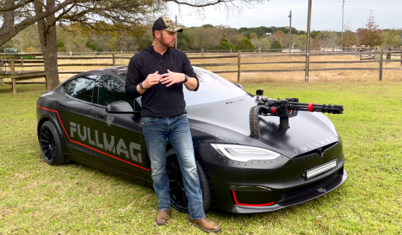 Đây là chiếc Tesla Model S Plaid trang bị súng 6 nòng dữ dằn nhất hành tinh