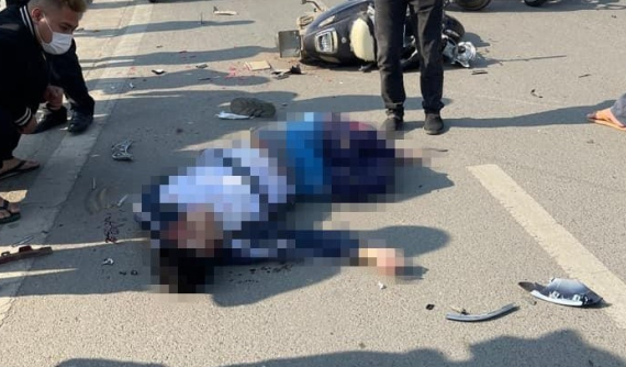 Video: Ô tô ôm cua tốc độ cao, va chạm trực diện với xe máy điện khiến nam sinh gãy 2 chân tại Tuyên Quang