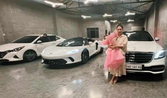 Cô gái 9X ở Cần Thơ tiếp tục chốt mua xe "khủng" sau 1 ngày tậu siêu xe McLaren GT