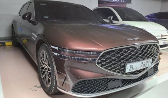 Ngắm hình ảnh "bằng xương, bằng thịt" của sedan hạng sang giá "mềm" Genesis G90 2022