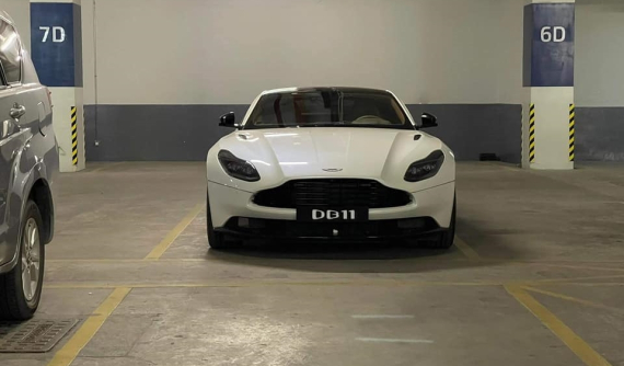 Hơn 2 năm về nước, Aston Martin DB11 màu trắng độc nhất về chung nhà cùng Lamborghini Huracan biển Đắk Lắk