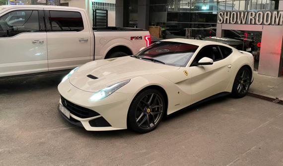 Giới chơi xe nháo nhào tìm mua Ferrari F12 Berlinetta từng của anh trai Phan Hoàng, ngựa chiến trưng bày là chính