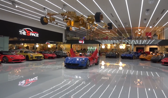Dạo chơi một vòng quanh bộ sưu tập siêu xe mới nhất ở Dubai
