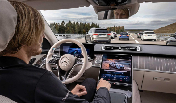 Mercedes-Benz là thương hiệu đầu tiên trên thế giới được phép bán xe có hệ thống tự hành Cấp 3