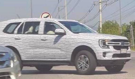 Bắt gặp Ford Everest 2022 trên đường phố Đông Nam Á với thiết kế đầu xe giống Ranger mới