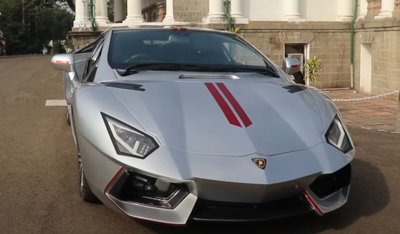 Chiếc Lamborghini Aventador màu bạc đẹp mắt này thực chất chỉ là một chiếc Honda Civic