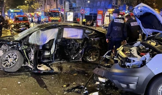 Xe taxi Tesla Model 3 gây tai nạn khiến ít nhất 20 người bị thương vì lỗi tăng tốc đột ngột và mất phanh