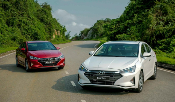 Doanh số xe hạng C trong tháng 11/2021: Hyundai Elantra vượt qua Toyota Corolla Altis