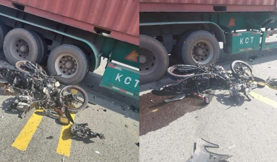 Video: Vượt đèn đỏ và tông trúng xe container, thanh niên đi Yamaha Exciter tử vong tại Bình Dương