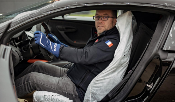 Gặp gỡ người đàn ông chịu trách nhiệm lái thử nghiệm 90% siêu xe Bugatti hiện đại