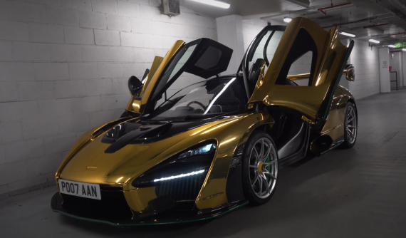 Nhìn ngắm siêu xe McLaren Senna bọc crôm vàng bóng, trị giá 1 triệu USD dạo chơi trên đường phố