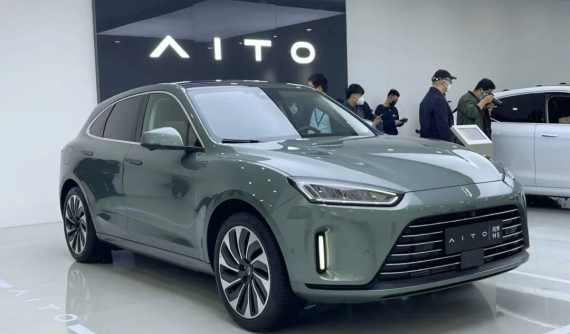 Ô tô đầu tiên của hãng điện thoại Huawei "bán chạy như tôm tươi" sau khi ra mắt